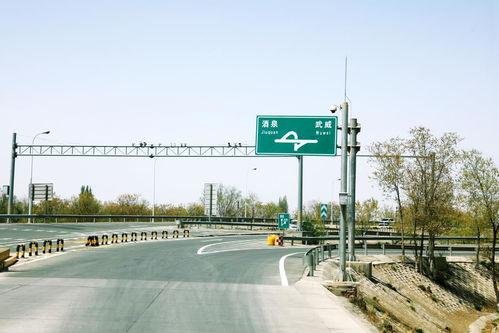 借路牌為山川立傳 卡車司機(jī)與遠(yuǎn)方深度對話的日常迷狂